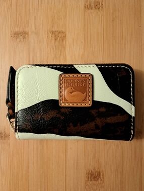 🔥Dooney & Bourke Large Zebra Leather Zip Around Credit Card Wallet NWOT